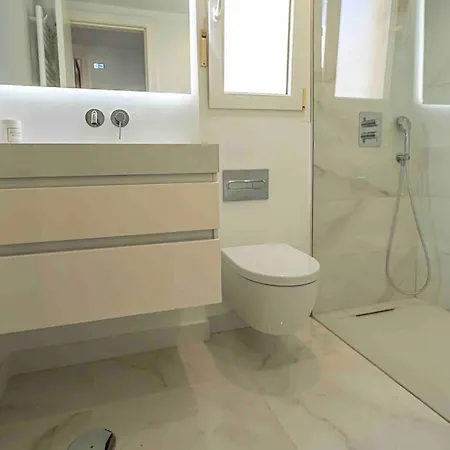 Luxury Townhouse In Free Parking Fast Wifi Holiday home *
